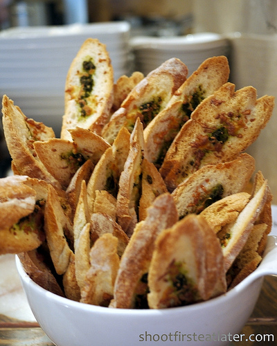 garlic pesto bread