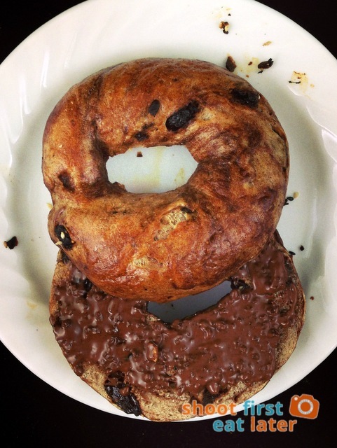 L.E.S. Bagels - cinnamon raisin bagel with Ovomaltine crunchy cream . Bagels -017