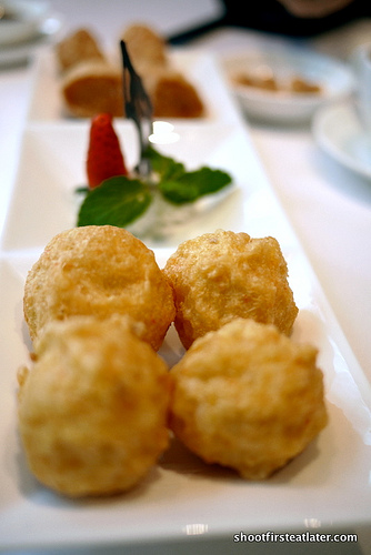 deep fried prawn & crab meat balls