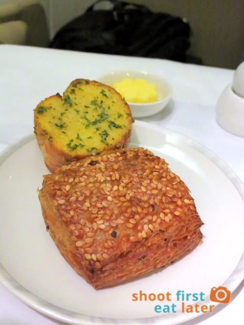 SQ 285 Boeing 777 300ER  business class meal -006