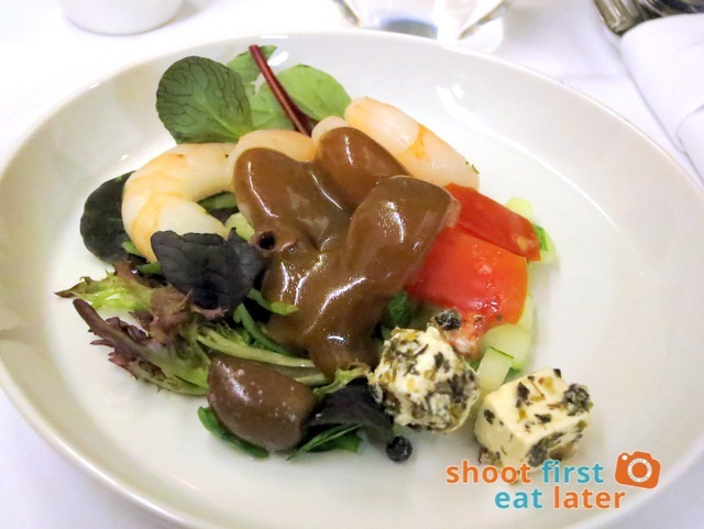  salad of feta cheese, tomato, olives with marinated prawns & mesclun