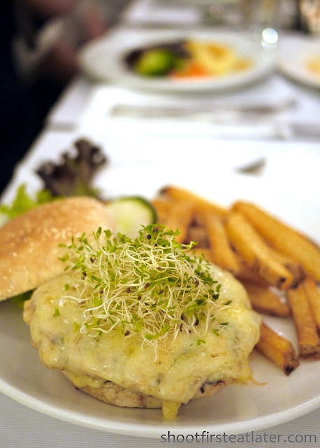 Apartment 1b - turkey burger