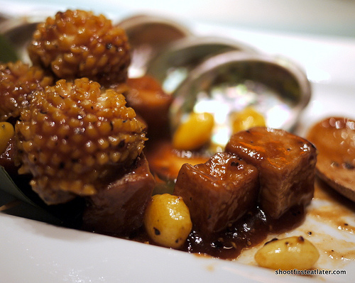 wok-fried baby abalone w/ mushrooms in black pepper sauce