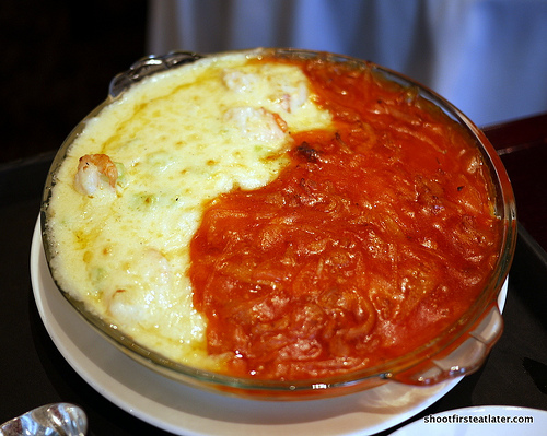 baked fried rice w/ shredded chicken & shrimp w/ tomato & cream sauce