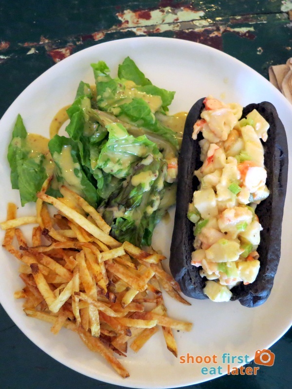 ✔✔ river prawn & scallop roll on squid ink bun P425