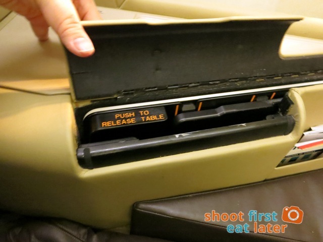 SQ 285 Boeing 777 300ER  business class-005