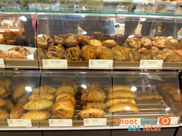 Eric Kayser Hong Kong - chocolate chip cookies (dark, white & milk chocolate) HK$22