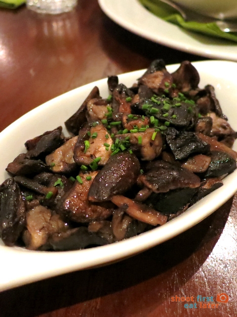 sautéed shitake & button mushrooms