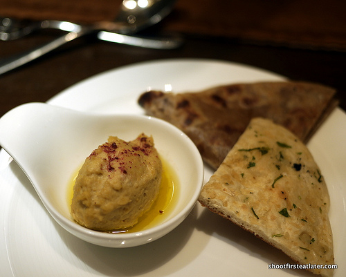 hummus with roti and naan