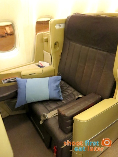 SQ 285 Boeing 777 300ER  business class