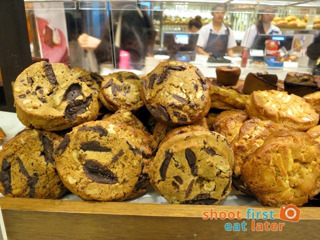 Eric Kayser Hong Kong - dark chocolate chip cookies HK$22