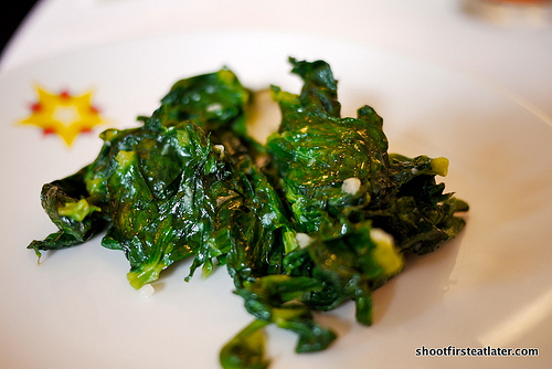 sauteed pea shoot w/ garlic