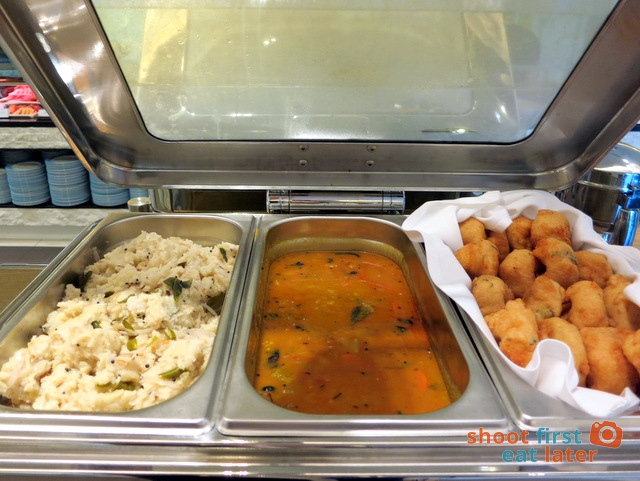 sambar, uppuma, vada