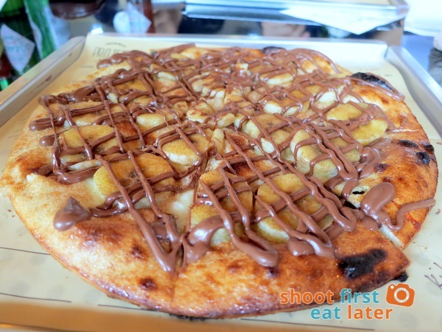 banana Nutella pizza P145