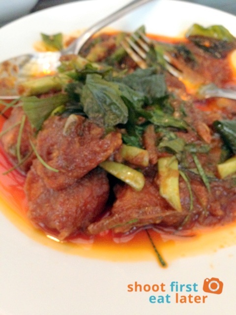 Azuthai - Red Curry with Roast Duck, Tomatoes and Pineapple (Gaeng Pet Phad Yang) P395