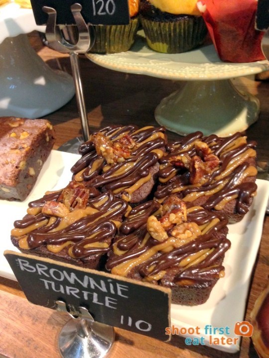 Wildflour Cafe Podium - 05 brownie turtle P110