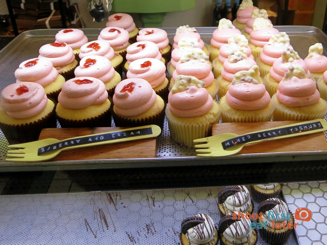 Cupcake Central- strawberry & cream and berry yogurt cupcakes 