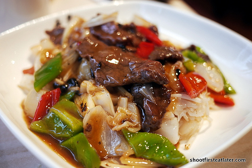 black bean flat vermicelli w/ beef slices