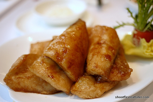 pan fried pomfret in soy bean sauce