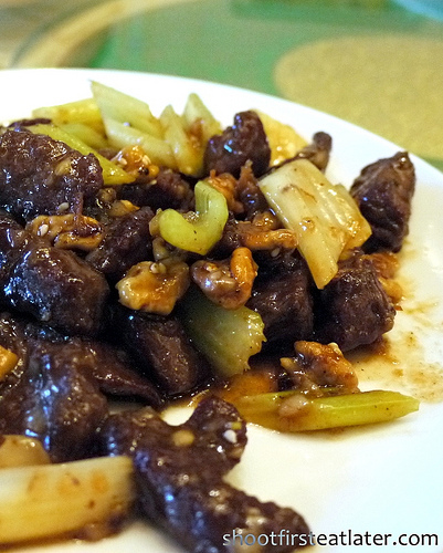 beef tenderloin w/ sweet walnuts in x.o. sauce