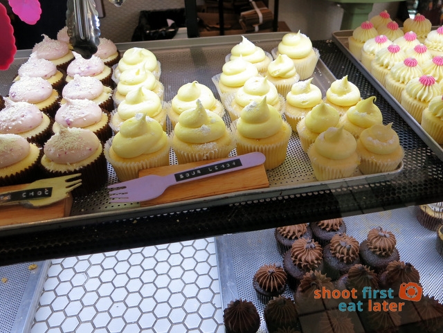 Cupcake Central- sour lemon cupcakes