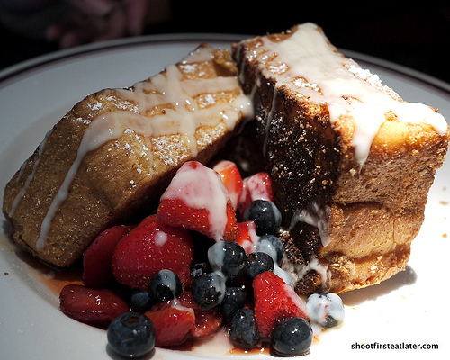 BBBC brioche French toast w/ fruits