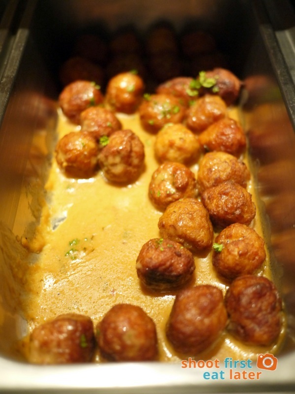 Alba Restaurante Español- Albondigas de Pollo (chicken meatballs in cream & gravy)