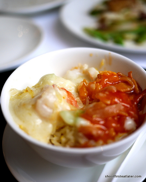 baked fried rice w/ shredded chicken & shrimp w/ tomato & cream sauce
