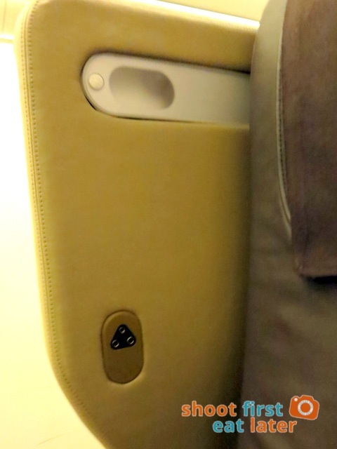 SQ 285 Boeing 777 300ER  business class-006