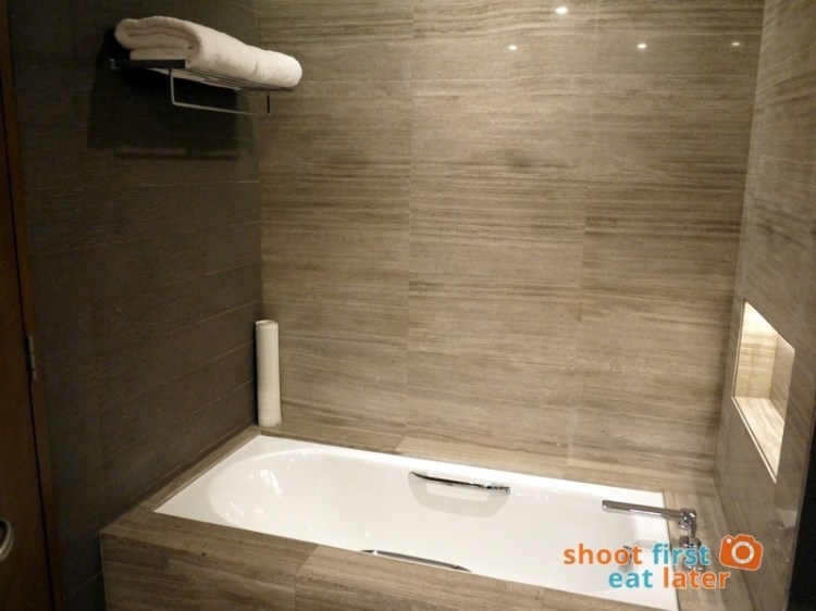 Marco Polo Hotel Ortigas - Superior King Room-012