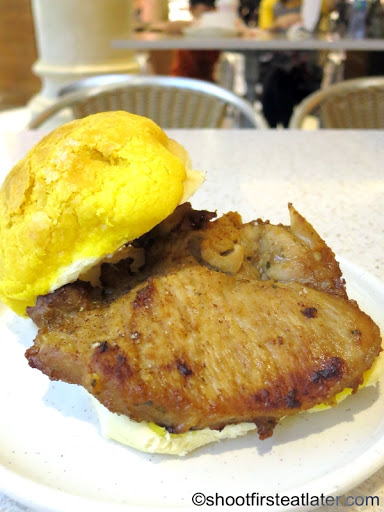 Cafe Tai Lei Loi Kei Macau- pork chop pineapple bun HK$36-001
