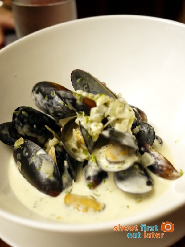 Antojos Restaurante- Chilean Mussels con Salsa Cremosa de Vino Bianco P380