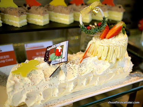 fresh fruit log cake