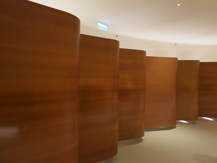 restroom in Pacific Place Mall, Hong Kong-005