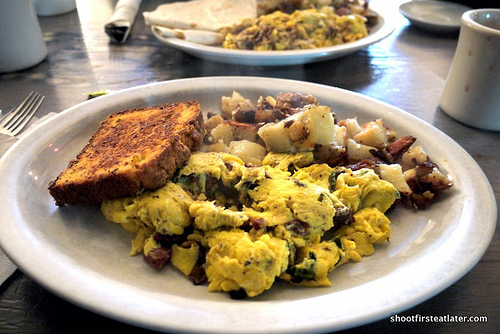 Dottie's True Blue Cafe- smoked whiskey fennel sausage, mushroom & spinach scramble