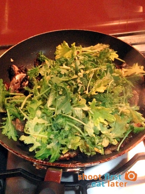 adding kale to mushroom