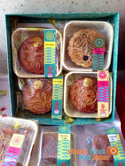 Spring by Ha Yuan mooncakes -